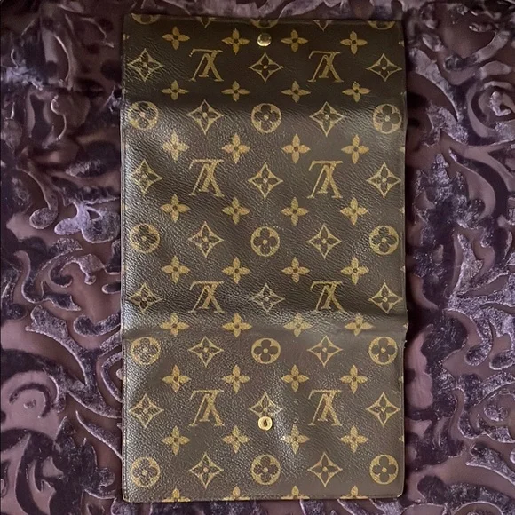 Authentic Louis Vuitton Monogram Clutch - Picture 7 of 9